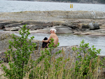 Roope uimaan lähdössä