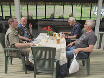 Ravintola Pohjakulma, saaristolais ruokapöytä.